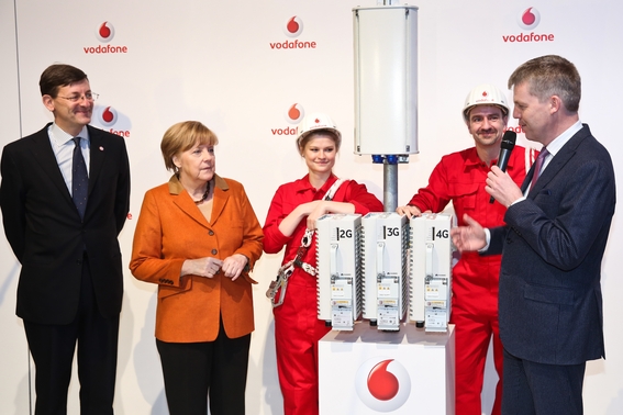 Bundeskanzlerin Merkel auf dem Vodafone-Stand bei CeBIT 2014